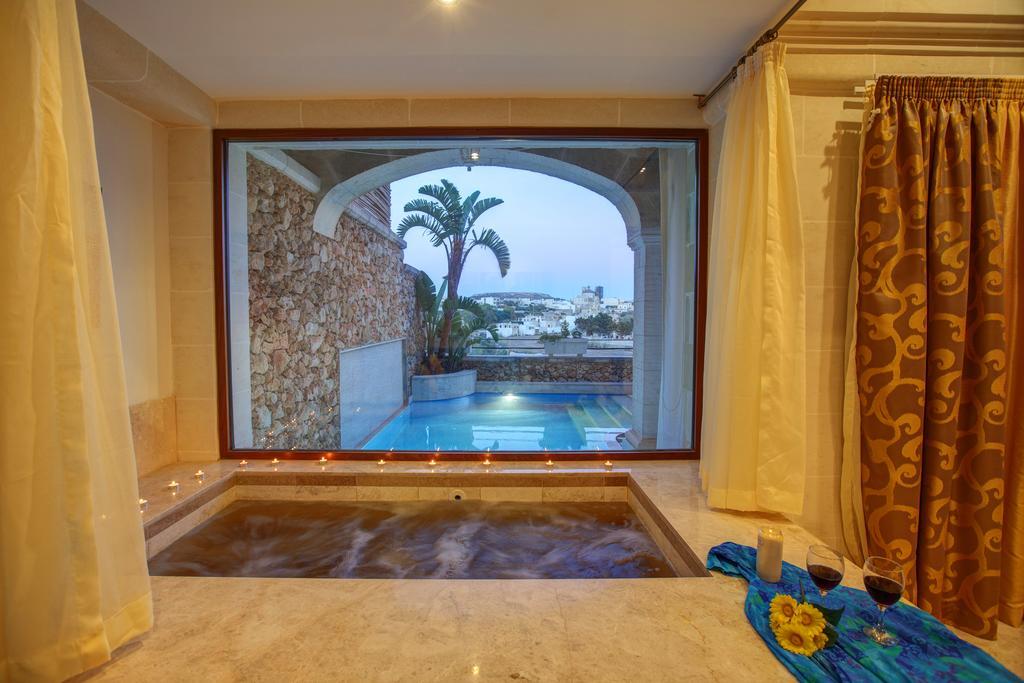 Carini Villa Gharb (Gozo)